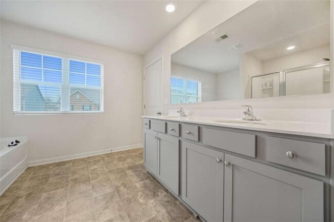 Building Photo - 826 Bentley Dr