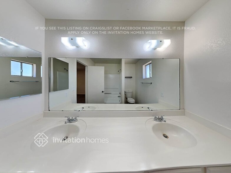 Building Photo - 11102 N 79th Ave