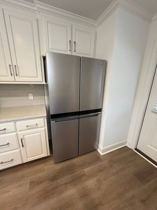 Building Photo - Available May!