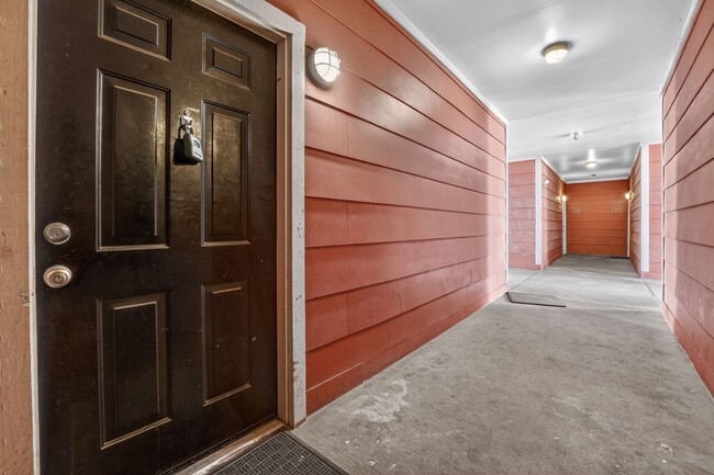 Building Photo - 1901 Crossing Pl