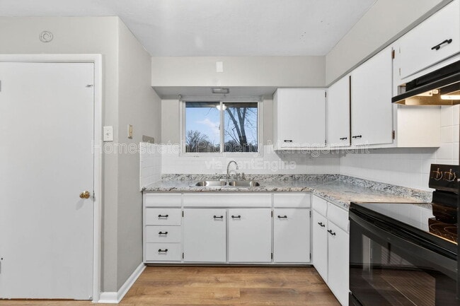 Building Photo - 2403 Gardner Dr