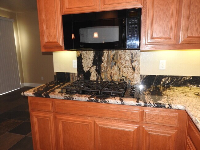 Building Photo - Gorgeous Home with Pool in Beautiful El Dorado Hills.