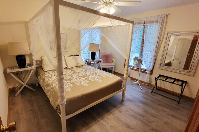 Building Photo - 140 Paquette Cir