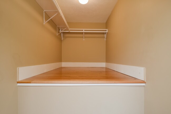 Building Photo - 422 Cadwell Ave NW