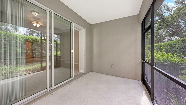 Building Photo - 2/2 plus den Villa in Fairfield with a 2 car garage
