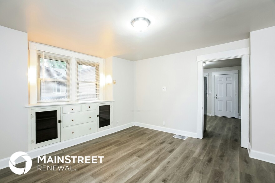 Building Photo - 935 N Gibson Ave