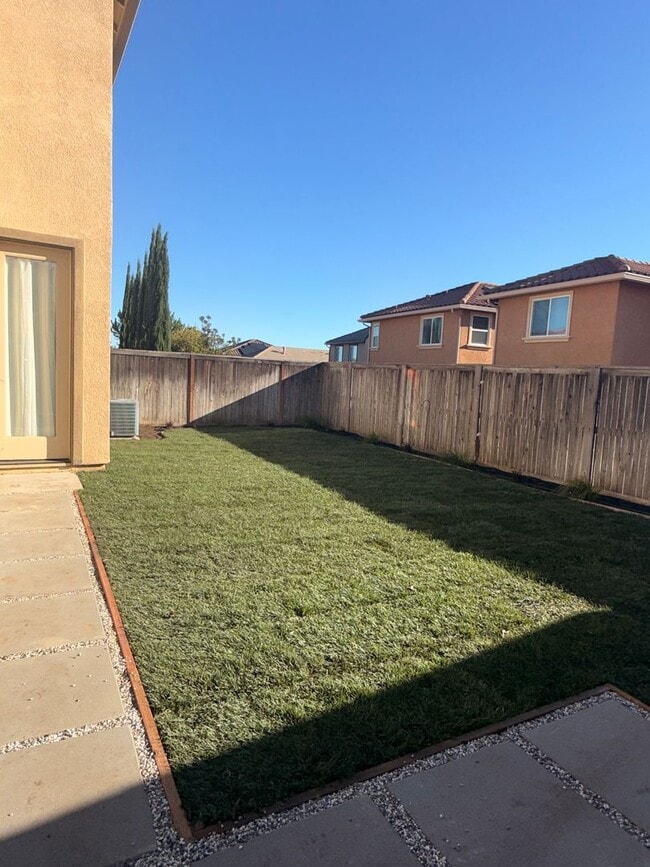 Building Photo - 2261 Hancock Dr