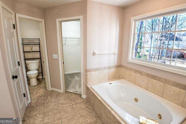 Building Photo - 1865 Oak Tree Hollow