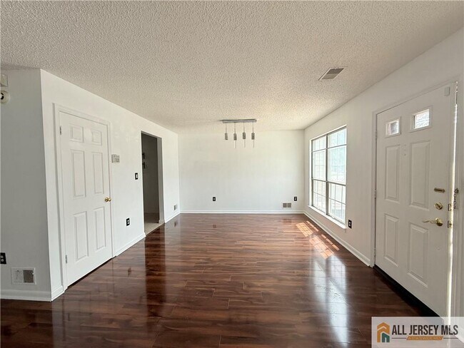 Building Photo - 115 Albury Way