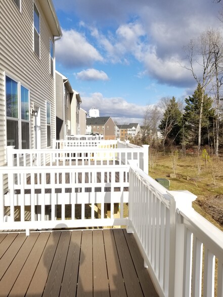 Building Photo - 7817 Cove Point Dr