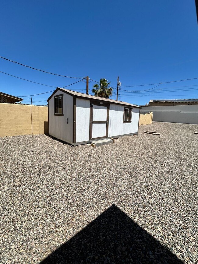 Building Photo - Unfurnished Home!