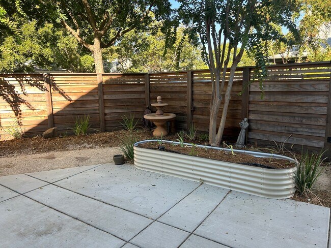 Building Photo - Charming Home in Winters, CA