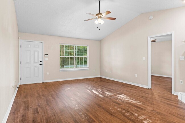 Building Photo - 502 Hyde Park Dr