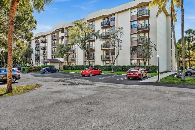 Building Photo - 2701 Riverside Dr