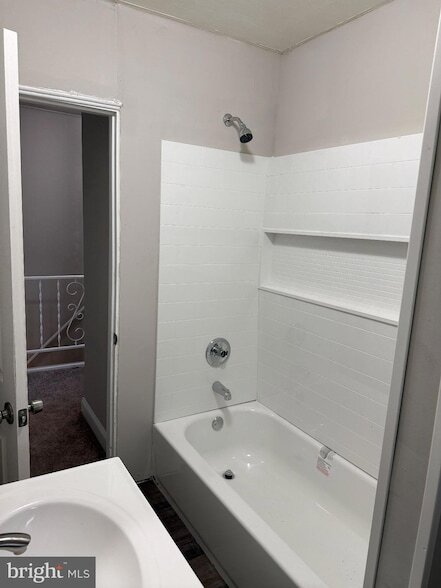 Building Photo - 7250 Radbourne Rd