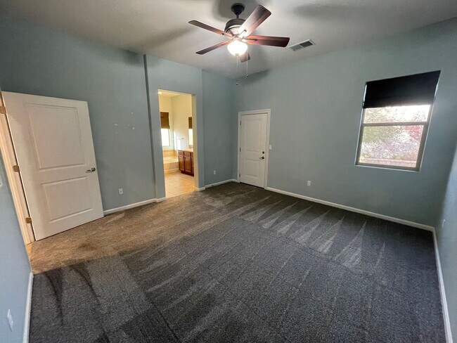 Building Photo - Sparks Home in Gated Community!