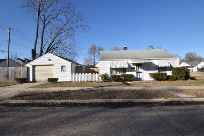 Building Photo - Mishawaka South West Near Park and local u...