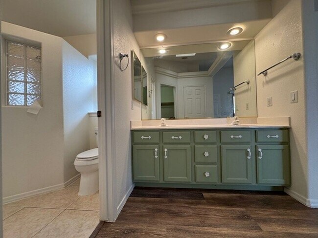 Building Photo - 3BR with SOLAR-NO Electric Bills! RV Gate & Parking, Bullhead Parkway