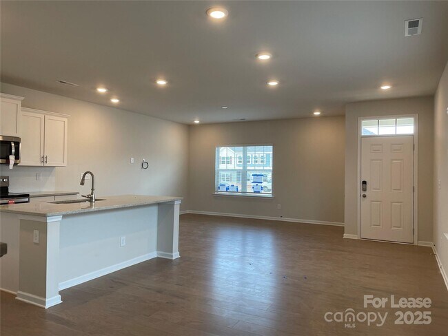 Building Photo - 403 Wescott St