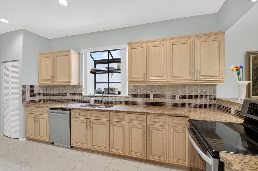 Building Photo - 4465 Barclay Fair Way