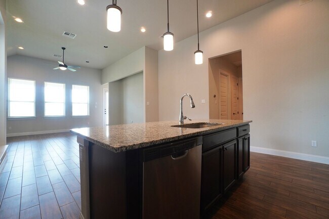 Building Photo - 6650 Verona Pl