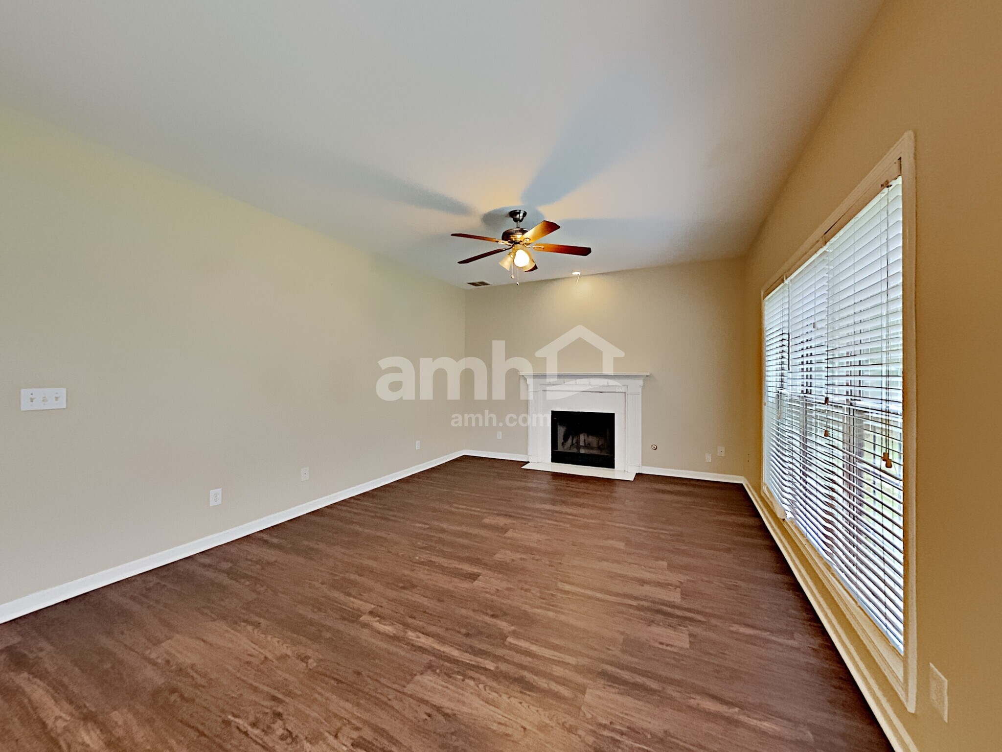 Building Photo - 1664 Crittenden Ln