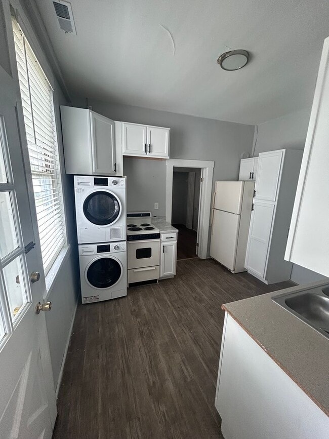 Building Photo - New lower price – Fully Renovated 2 Bed / 1 Bath Apartment in Elkton