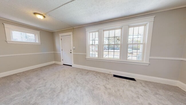 Building Photo - Old Brooklyn - 3 Bedroom Single Family Home