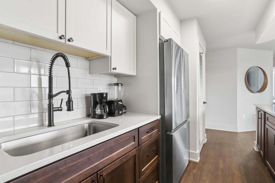 Building Photo - 801 15th St S