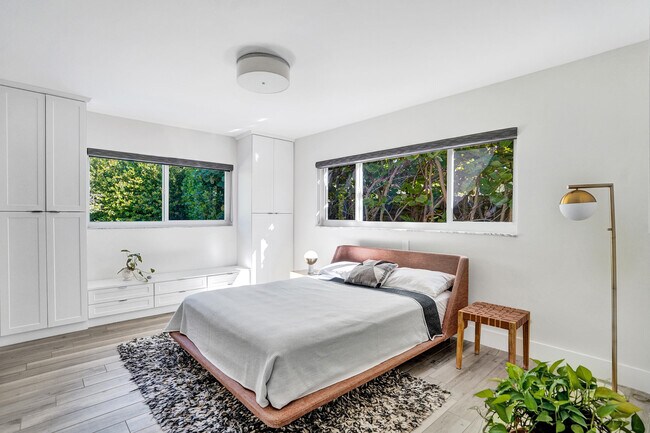 Building Photo - 1299 SW 9th St