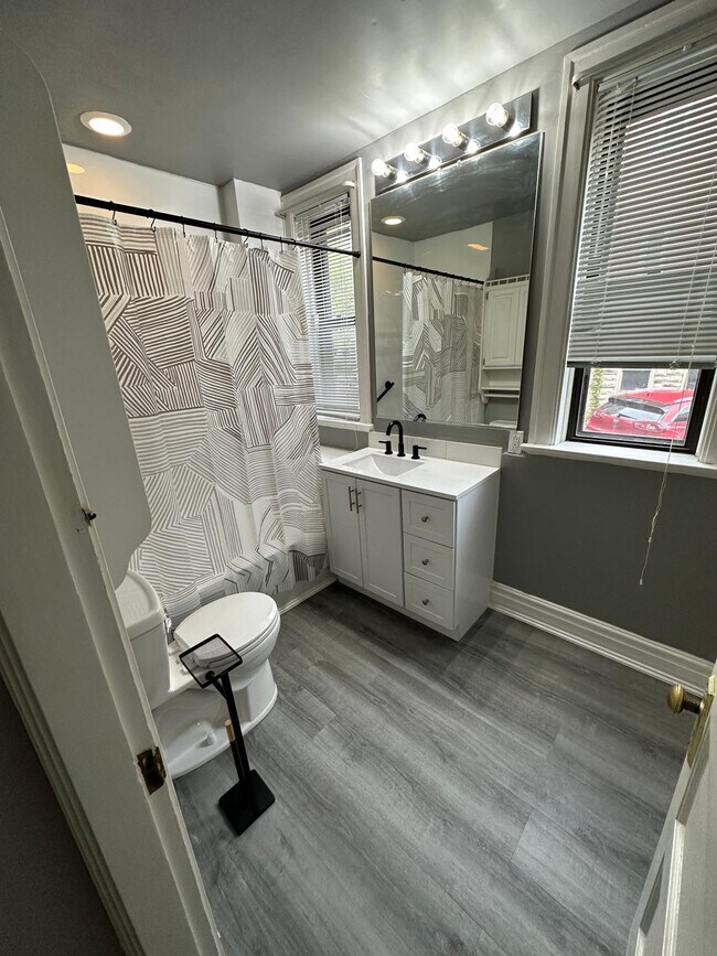 Full bath - 798 Clinton Springs Ave