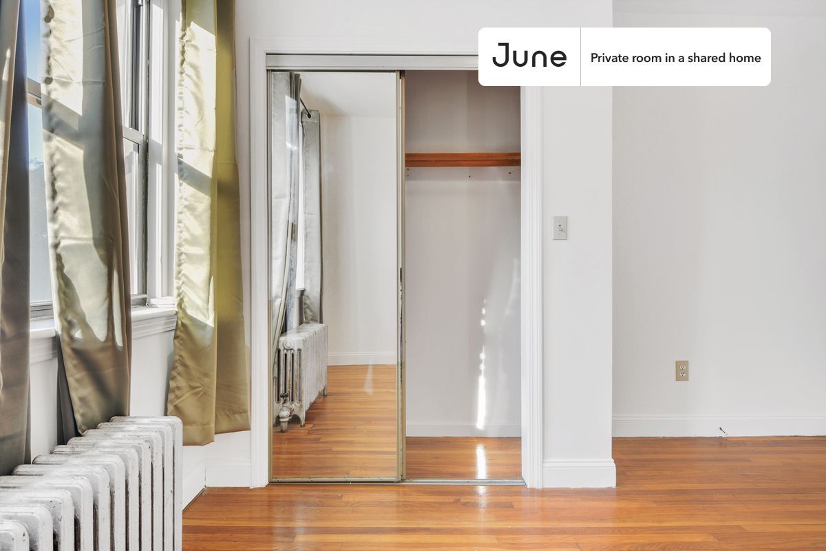 Building Photo - Room in Shared 4 bed/2 bath home