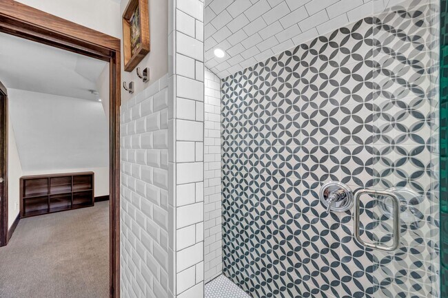 Building Photo - Charming Modern Industrial Fully Furnished Home for Lease