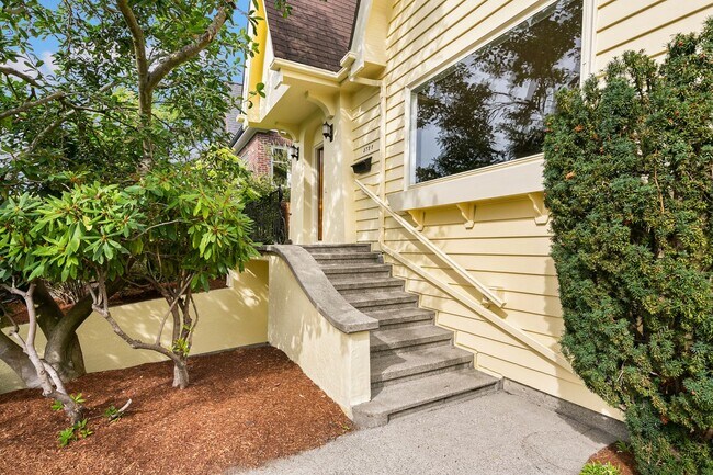 Building Photo - 3bd/2ba Seattle Home