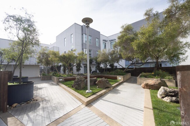 Building Photo - 451 Kansas St