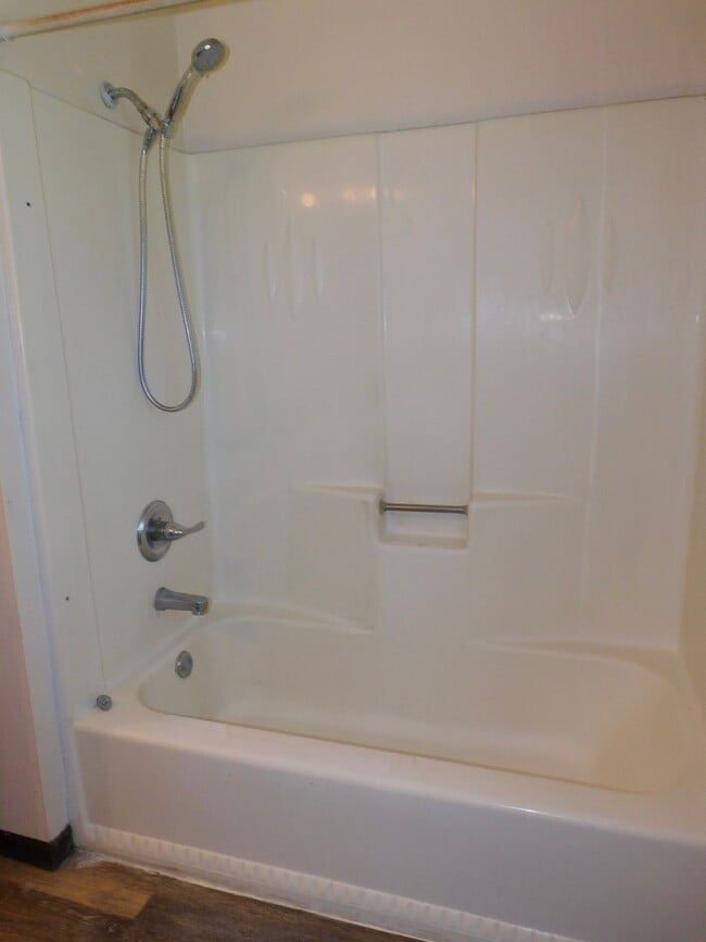 Building Photo - Beautiful 3 bedroom 2 bath Single Family H...