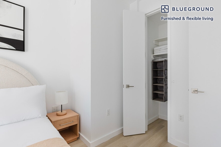 Building Photo - 150 Lawrence St