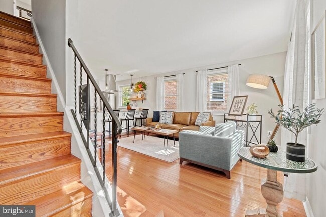 Building Photo - 110 E Rosemont Ave