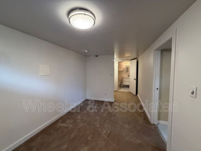 Building Photo - 1575 S 800 E