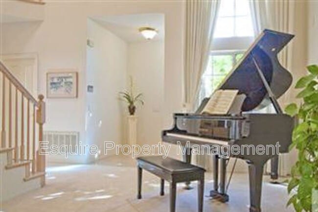 Building Photo - 1735 Butterfly Ct