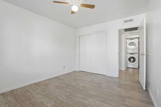 Building Photo - $1,170.95- 1 Bed, 1 Bath Condo in Denver with In Unit Washer/Dryer and Central AC!