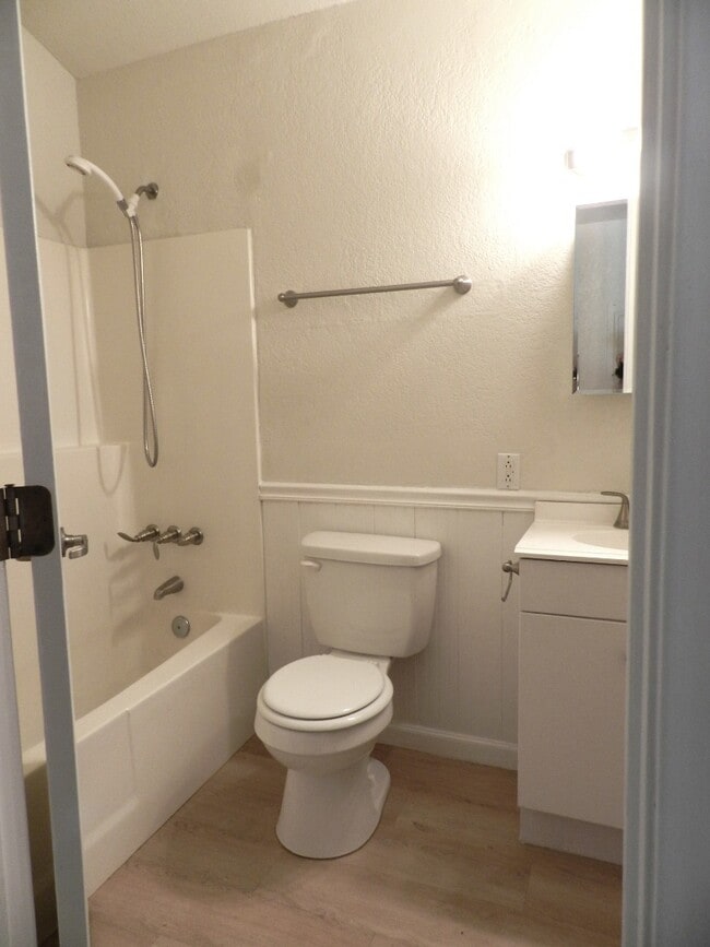 Building Photo - 2510 E Eastland St