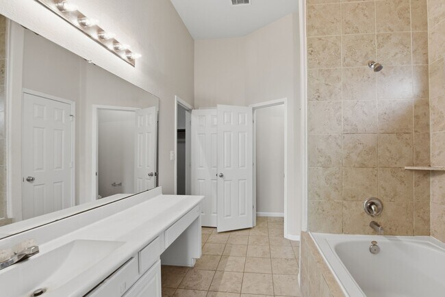 Building Photo - 2518 Boxwood Park