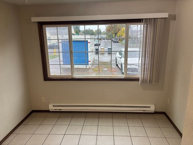 Building Photo - Cozy 3 Bedroom Duplex with Private Backyard