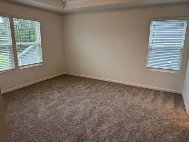 Building Photo - Brand new home & community