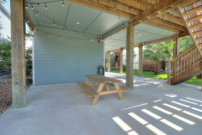 Building Photo - 409 Paradise Pointe Dr