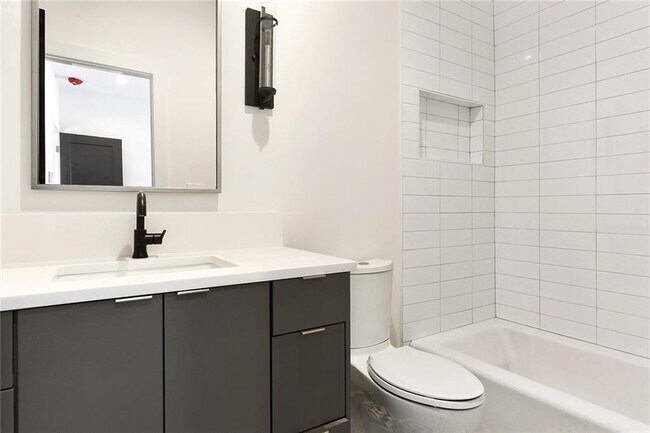 Building Photo - 2985 Lookout Pl NE