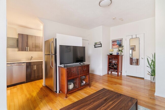 Building Photo - 5 N Margin St
