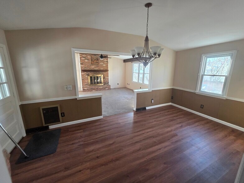 Building Photo - 19 Lakeview Ave