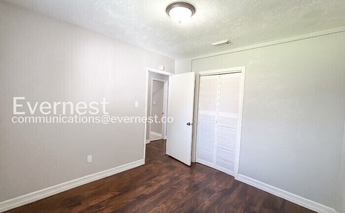 Building Photo - 1379 Dell Dale St